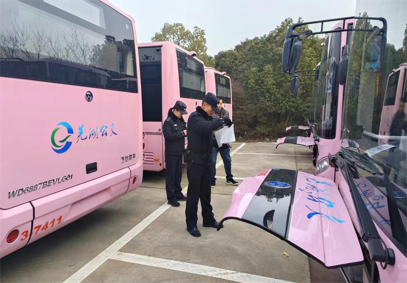 警企協(xié)作，共保公交新車(chē)上線(xiàn)服務(wù)